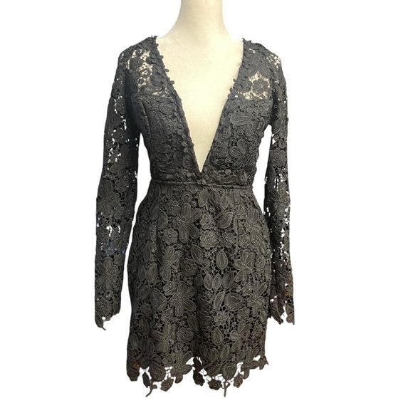 Saints + Secrets Lace Cocktail Mini Dress Size M Black Plunging V-neck Party Fun - Picture 1 of 9